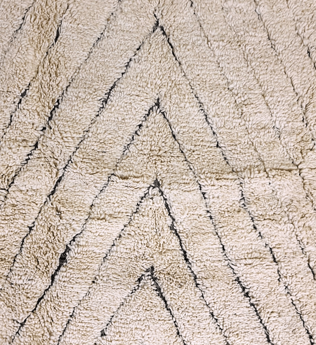 Concentric Black Diamonds on Reversible Beni Ourain Rug - handwoven Moroccan rug